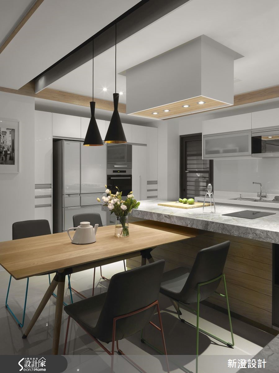 設計師為 63 坪宅邸注入大量純白色調，卻因為融合各種